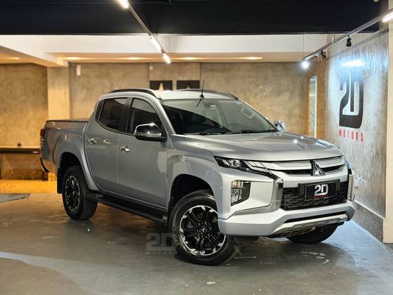 MITSUBISHI L200 TRITON 2.4 16V TURBO DIESEL SPORT HPE CD 4P 4X4 AUTOMÁTICO MITSUBISHI L200 TRITON 2.4 16V TURBO DIESEL SPORT HPE CD 4P 4X4 AUTOMÁTICO